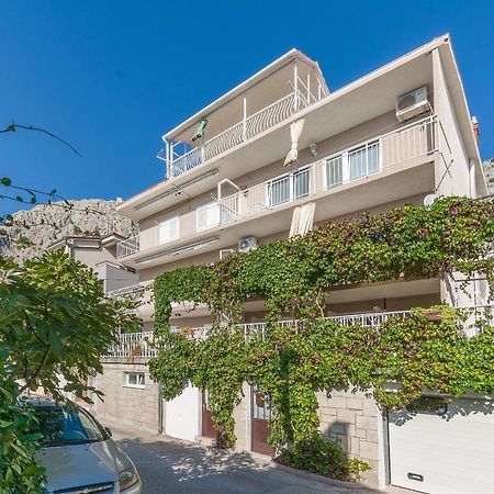 Apartment And Rooms Tatjana Omis Exterior photo