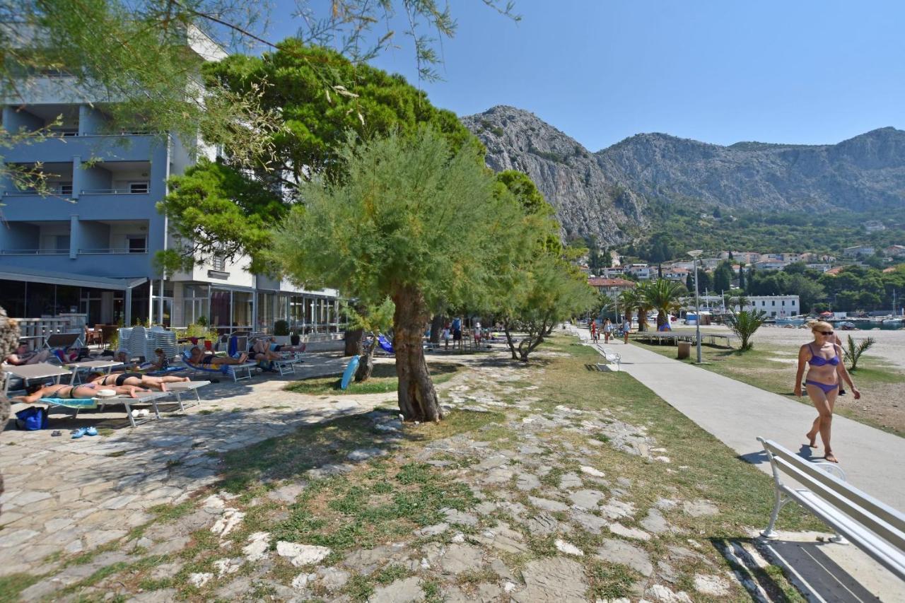 Apartment And Rooms Tatjana Omis Exterior photo
