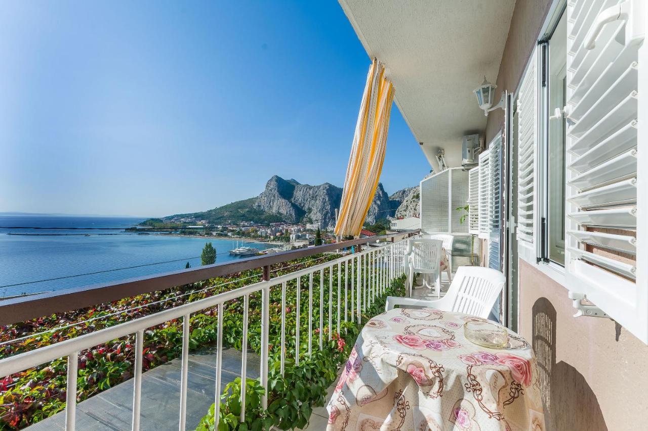 Apartment And Rooms Tatjana Omis Exterior photo