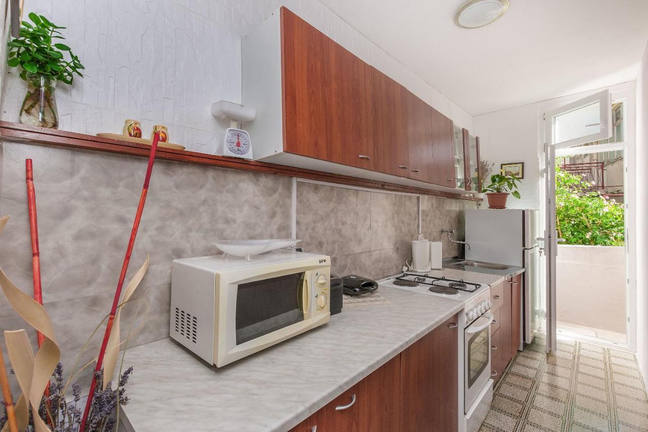 Apartment And Rooms Tatjana Omis Exterior photo